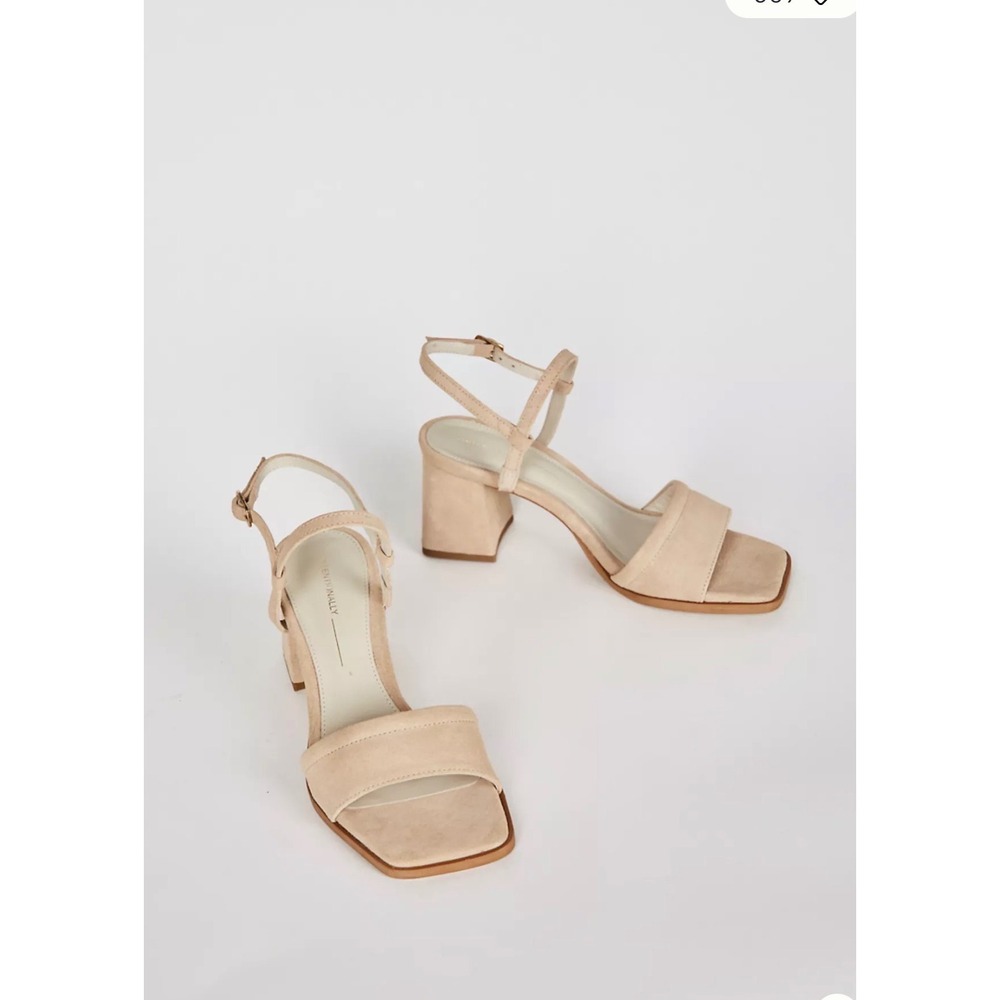 Intentionally Blank Sandals Size 37 Beige Suede Block Heel Square Toe US 6.5 -7